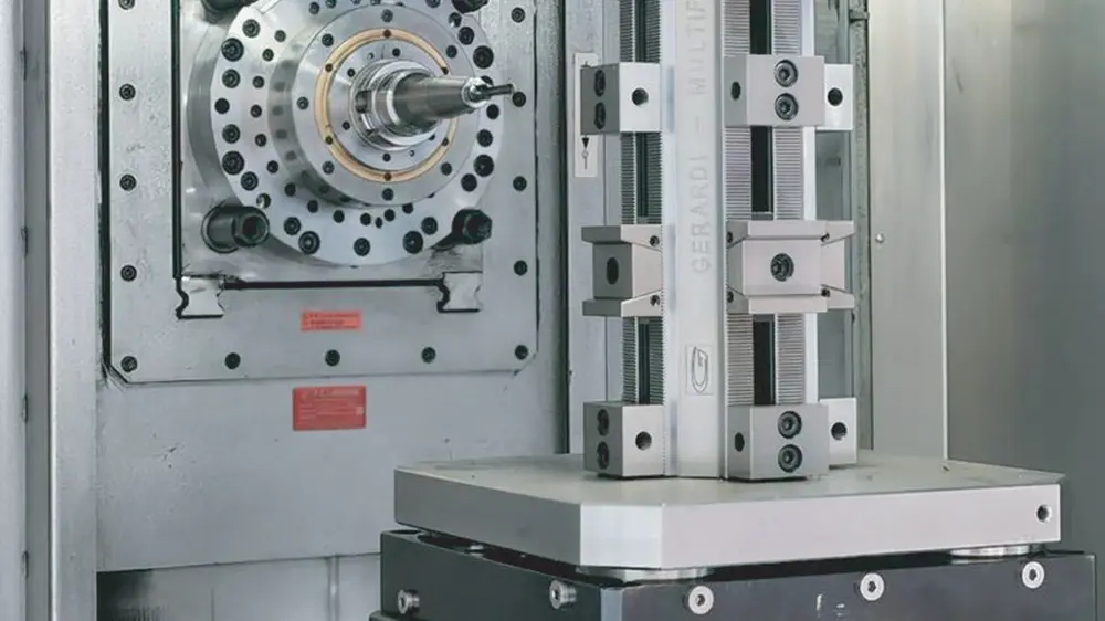 Self-centering vise helps with precise machining
